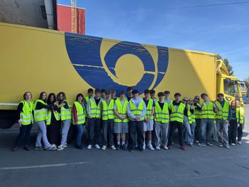 Studenti nahlédli do zákulisí poštovních procesů v Malešicích